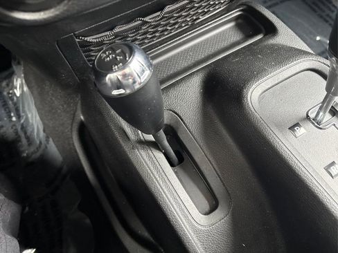 Used 2013 Jeep Wrangler Sahara image 29