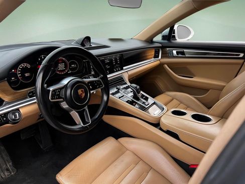 Used 2018 Porsche Panamera RWD image 10