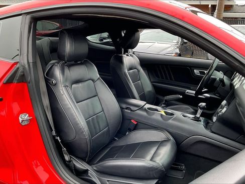 Used 2022 Ford Mustang Premium image 10