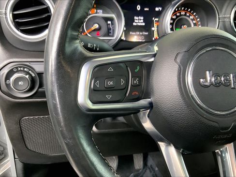Used 2019 Jeep Wrangler Unlimited Sahara AWD/4WD image 24