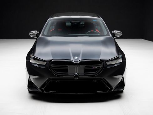 Used 2025 BMW M5 w/ Carbon Package image 5