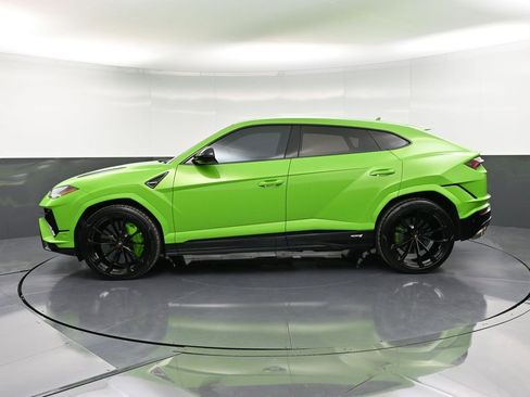 Used 2024 Lamborghini Urus S image 2