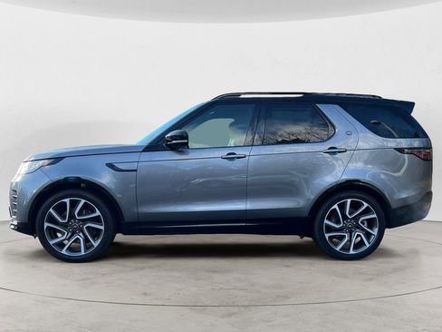 New 2025 Land Rover Discovery Dynamic SE image 2