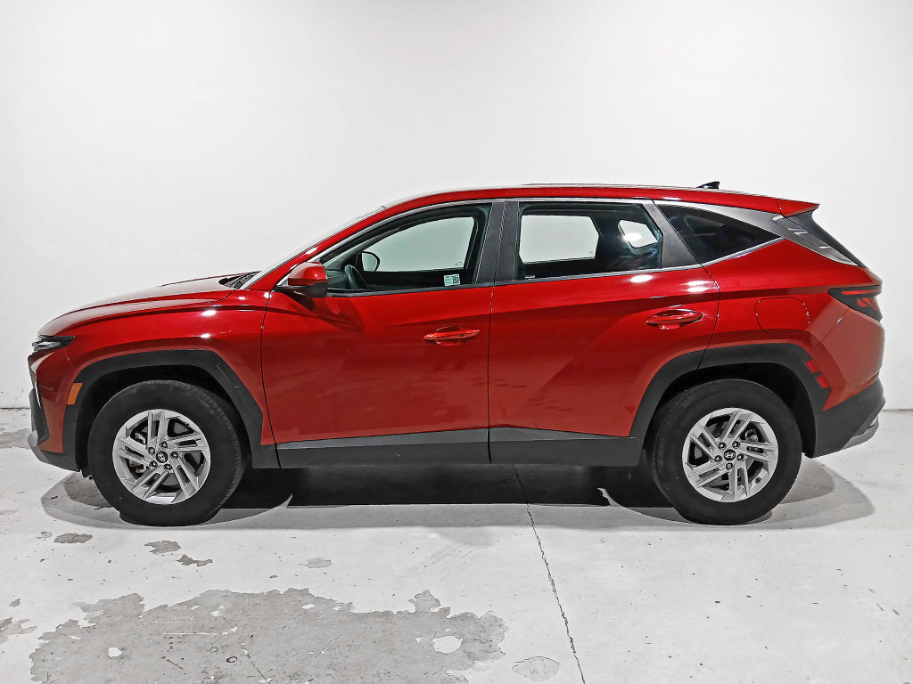 Used 2025 Hyundai Tucson SE AWD/4WD image 4