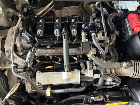 Used 2025 Nissan Versa SV FWD image 30