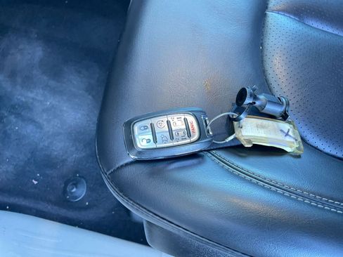 Used 2023 Chrysler Pacifica Touring-L image 21