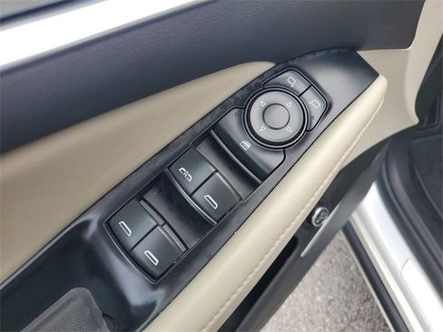 Used 2018 Buick Enclave Essence image 18