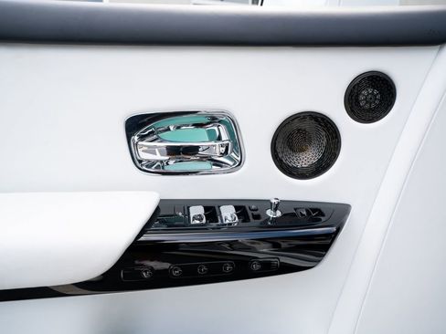 Used 2022 Rolls-Royce Phantom Sedan w/ The Phantom Package RWD image 28