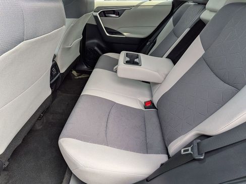 Used 2022 Toyota RAV4 XLE AWD/4WD image 18