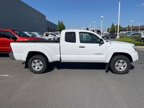 Used 2013 Toyota Tacoma 4x4 Access Cab V6 w/ SR5 Pkg image 4