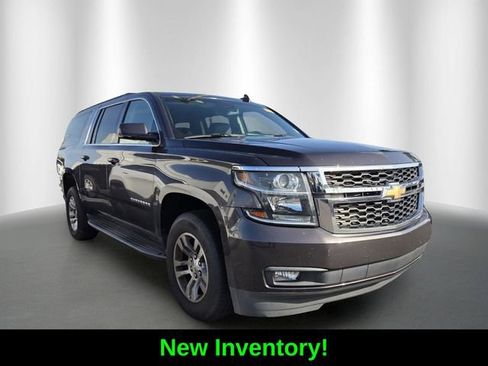 Used 2018 Chevrolet Suburban LT w/ Luxury Package RWD image 1