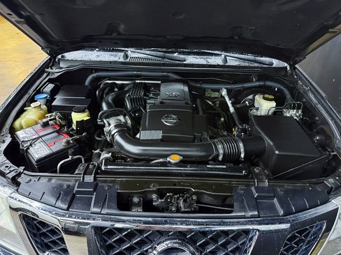 Used 2010 Nissan Frontier SE image 28