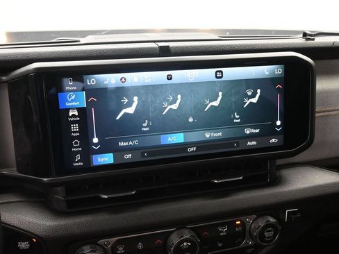 Used 2025 Jeep Gladiator Sport AWD/4WD image 16