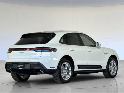 Used 2025 Porsche Macan image 8