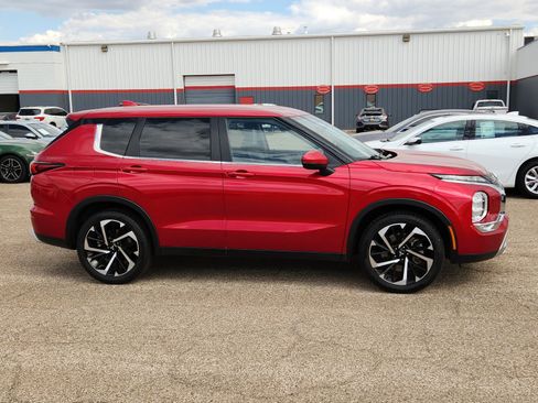 Used 2024 Mitsubishi Outlander SE image 5