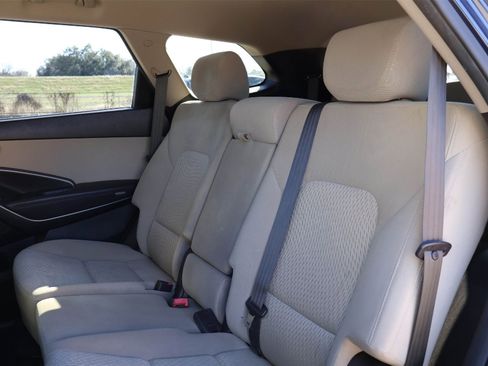 Used 2017 Hyundai Santa Fe SE image 13