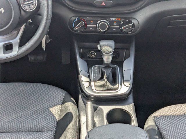 Used 2025 Kia Soul LX w/ LX Technology Package FWD image 18