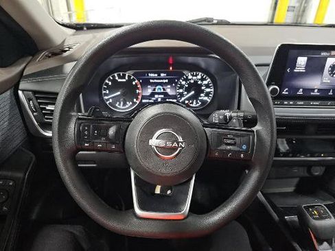 Used 2023 Nissan Rogue SV image 9