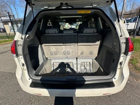 Used 2013 Toyota Sienna Limited w/ Premium Pkg image 9