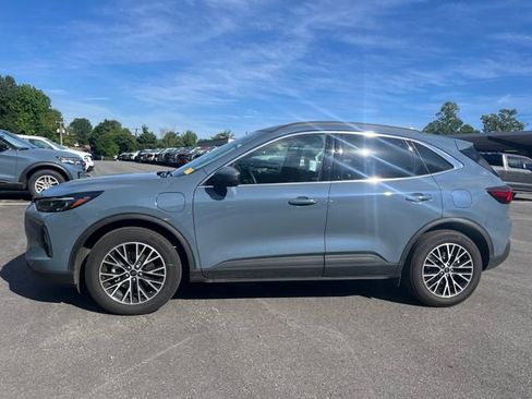 Used 2023 Ford Escape SE w/ PHEV Premium Package FWD image 2