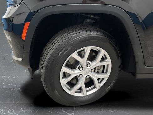 Used 2022 Jeep Grand Cherokee L Limited w/ Luxury Tech Group II AWD/4WD image 29