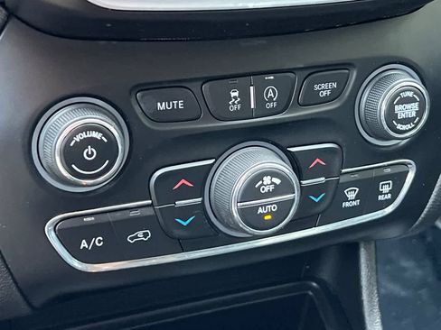 Used 2019 Jeep Cherokee Altitude image 23