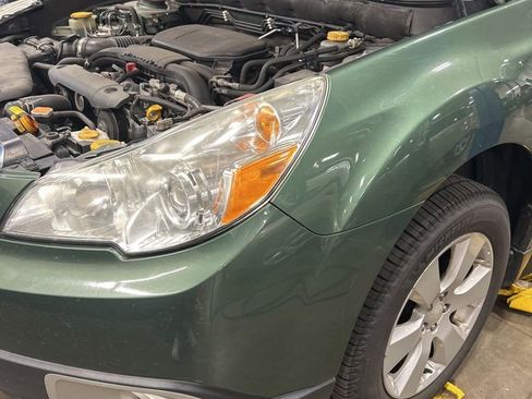 Used 2011 Subaru Outback 2.5i Premium AWD/4WD image 4