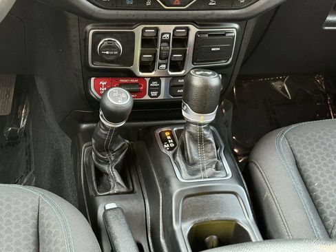 Used 2024 Jeep Wrangler Unlimited Rubicon 4xe AWD/4WD image 22