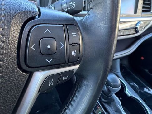 Used 2019 Toyota Highlander Limited image 29