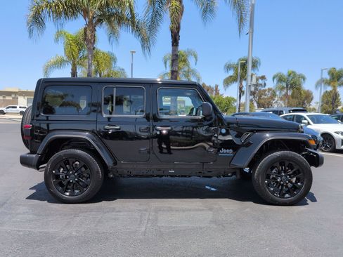 Used 2025 Jeep Wrangler Unlimited Sahara w/ Safety Group AWD/4WD image 11