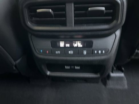 Used 2023 Honda Pilot Touring image 12