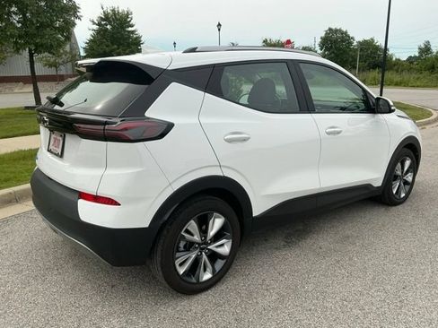 Used 2022 Chevrolet Bolt EUV LT w/ Convenience Package FWD image 6
