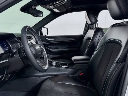 Used 2023 Jeep Grand Cherokee Altitude AWD/4WD image 11