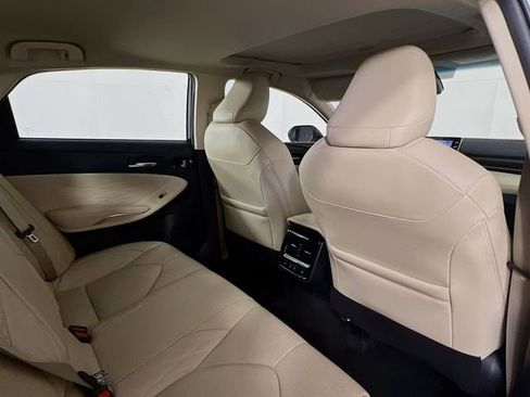 Used 2020 Toyota Avalon Limited image 10