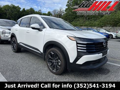 Used 2025 Nissan Kicks SR image 1