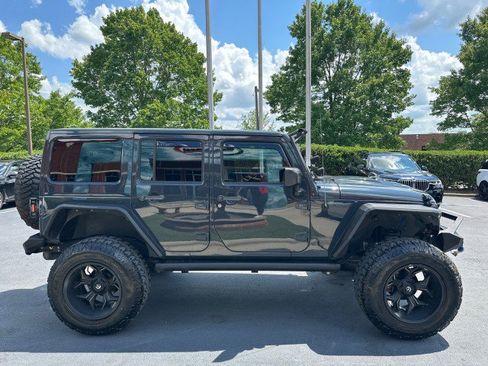 Used 2018 Jeep Wrangler Unlimited Sahara AWD/4WD image 27