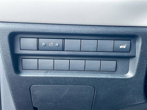 New 2025 Mitsubishi Outlander SE image 10