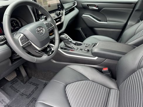 Used 2026 Toyota Highlander XSE AWD/4WD image 11