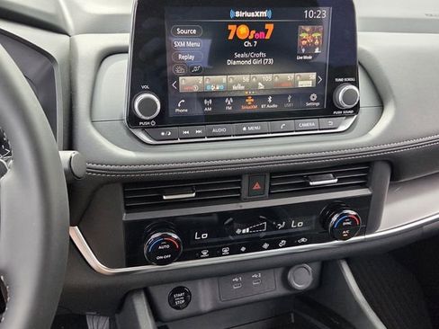 Used 2025 Nissan Rogue SV FWD image 17
