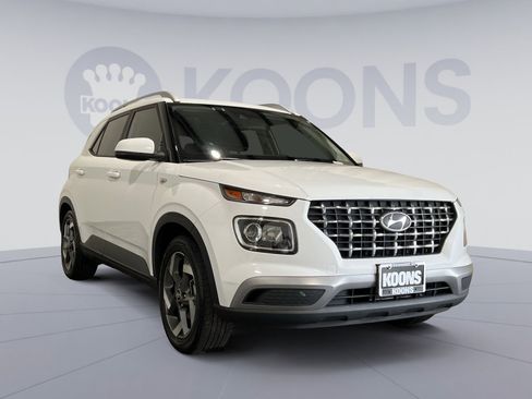 Used 2022 Hyundai Venue SEL FWD image 18