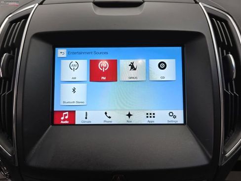 Used 2018 Ford Edge Titanium w/ Technology Package image 28