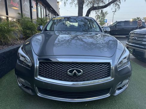 Used 2018 INFINITI Q70 Luxe image 2