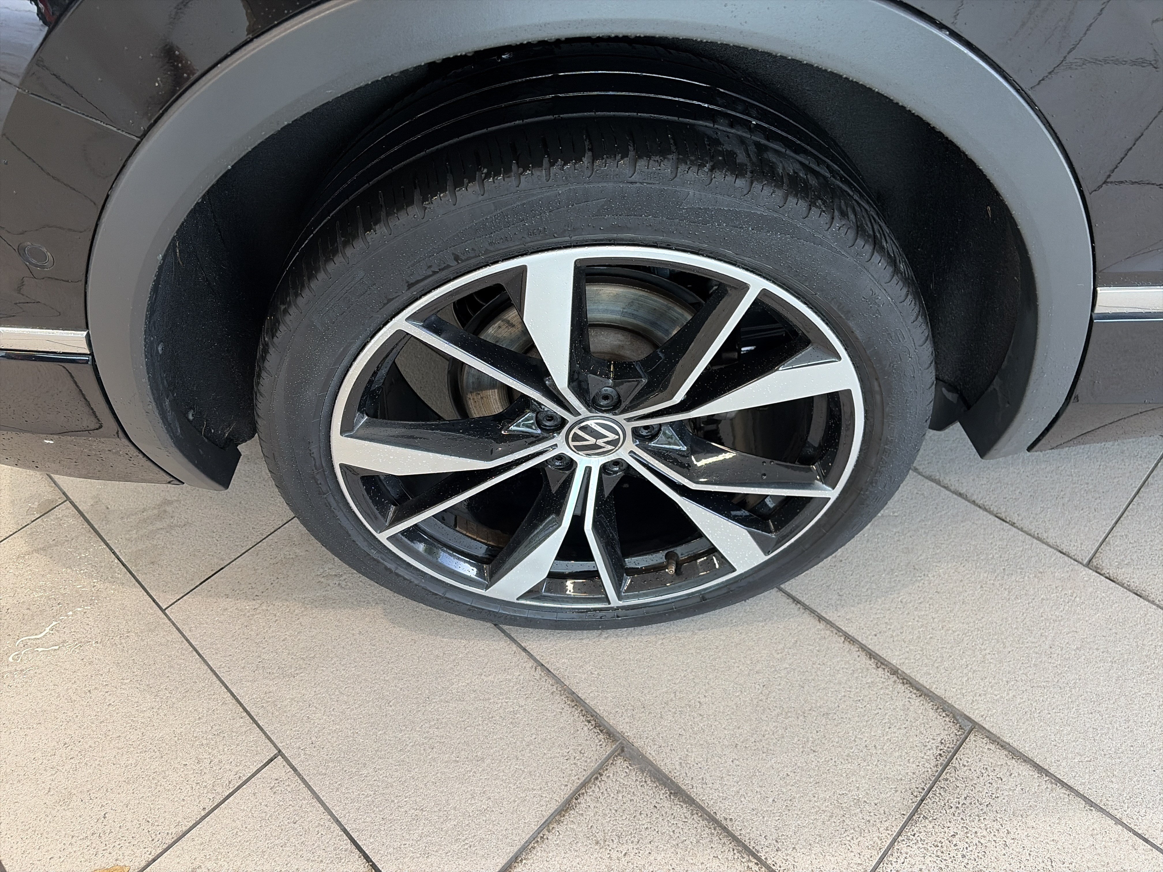 Used 2024 Volkswagen Tiguan SEL R-Line AWD/4WD image 11