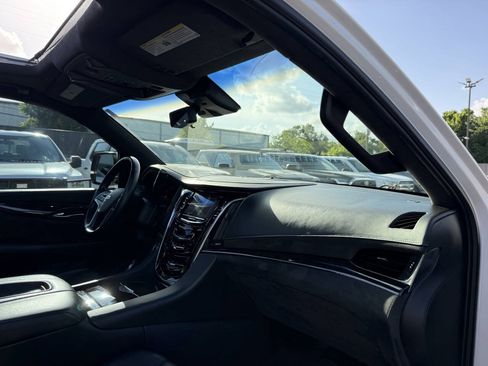 Used 2017 Cadillac Escalade Platinum AWD/4WD image 9