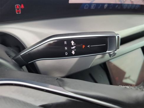 Used 2026 Cadillac Vistiq Luxury image 15