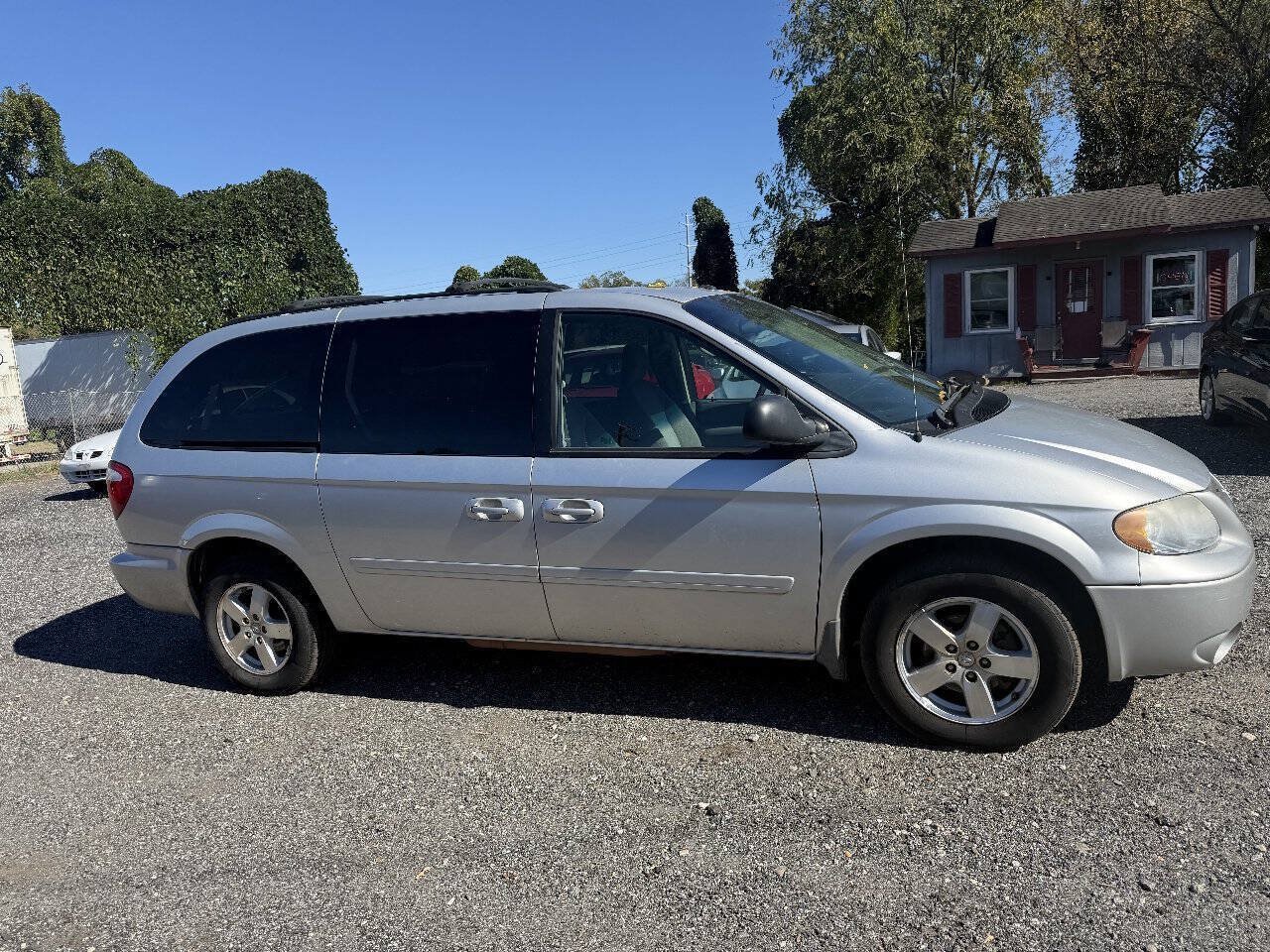 Used 2006 Dodge Grand Caravan SXT FWD image 12