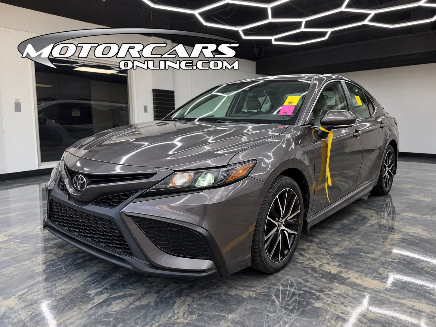 Used 2021 Toyota Camry SE AWD/4WD image 1