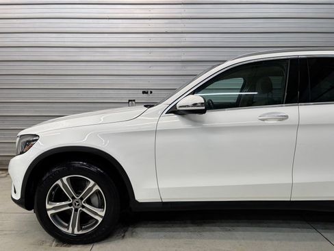 Used 2019 Mercedes-Benz GLC 300 4MATIC image 3