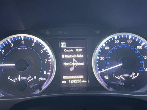 Used 2018 Toyota Highlander Plus w/ Carpet Mat Package (TMS) FWD image 14