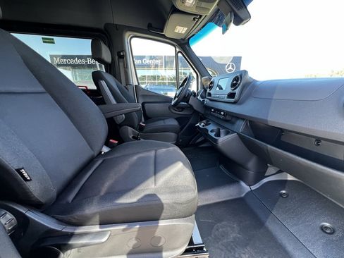 Used 2024 Mercedes-Benz Sprinter 2500 image 19